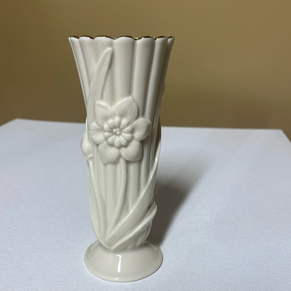 Lenox Vase Floral Ivory 24K Gold 5.75" tall Porcelain